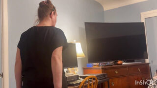 Lækker amatør amerikansk MILF giver blowjob, rider cowgirl og får derefter sin røv kneppet hårdt