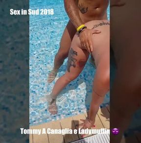 LADYMUFFIN E TOMMY FANNO SESSO IN PISCINA DAVANTI A TUTTI 2°PARTE