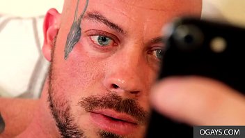 Don'_t play with the phone, play with me!