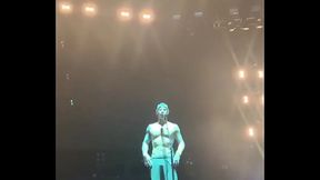 JOSH DUN ERECION EN CONCIERTO