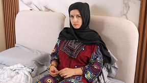 My Older Stepsister Was Angry, We Shared a Single Bed.