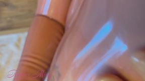 Rubbermissy is enjoying the sauna in full latex enclosure