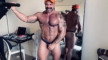 Rogan Richards Malhando de Calcinha