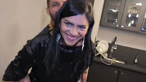 brincadeira entre amigos vira uma bela troca de casal - a morena da buceta peludinha e a ruiva da bucetinha rosa