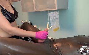 Hanna Engels - Rinsed Out and Wanked off! Martina's Monthly Check-up