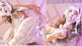 I'm so horny that I need to masturbate with a pie