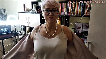 Carrots and zucchini in the sweet cunt of a mature secretary...