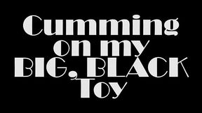 ANDI RAY FUCKING HER BIG BLACK TOY UNTIL SHE CREAMS ALL OVER