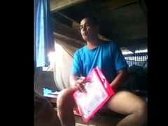Exibicionista gay mostra o pau em barco
