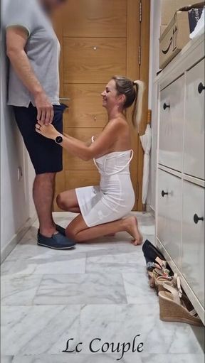 Delivery guy did not expect how milf will use him