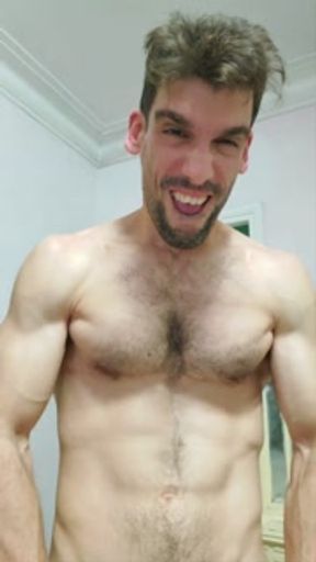 Guy shows his face when he cums