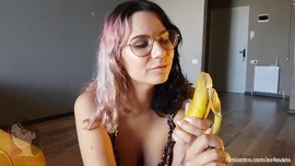 hot naugty gilrl pushes fruits ....ASMR video......