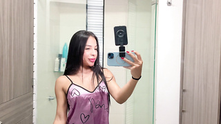 Moving the booty-Dancing bare and Wanking for you I quake with enjoyment!!