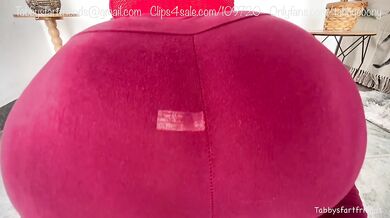 THICK EBONY BBW FARTING - FULL CLIPS AVAILABLE