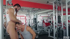 Horny British Bodybuilder Is Getting A Blowjob