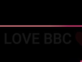 Carnival party with Bruna Ferraz and black Top - Hawt MILF does complete anal with a 24cm cock, would your wife be able to handle it too? FULL ON RED