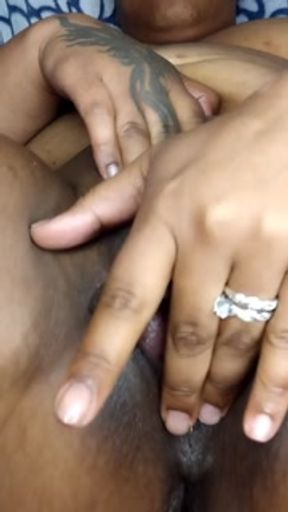 Flapping pussy lips