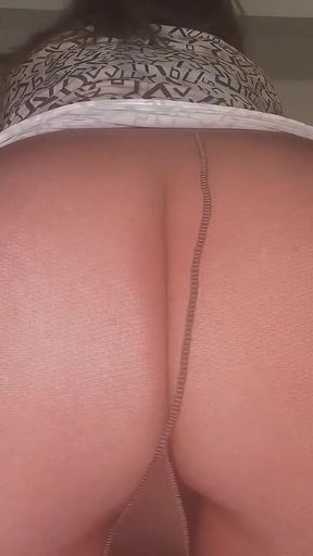 Pantyhose Farts so Close, You'll Smell the Sizzle