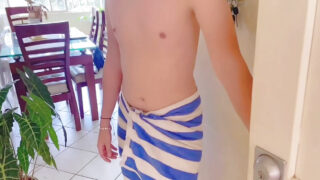 Krem w cipce, wytrysk, para, goły tyłek – film z perspektywy pierwszej osoby, w którym młode nastoletnie gejowskie dziwki są ruchane w dupę