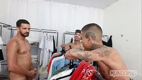 O Closet da minha empresa d&aacute_ foder gostoso escondido!