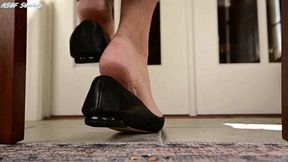 GIANTESS SHOEPLAY and HEEL POPPING! Her thin flats can't contain her thick fat soles! Part 2 - MOV