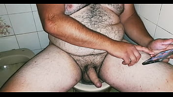 Gordo macho tipo oso se masturba viendo xvideos