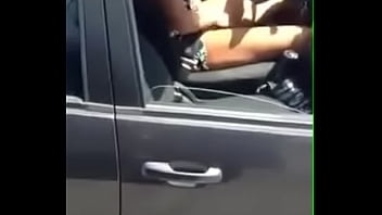 sirica dentro carro