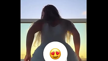 Loira Rabuda Rebolando Sua Bunda Grande