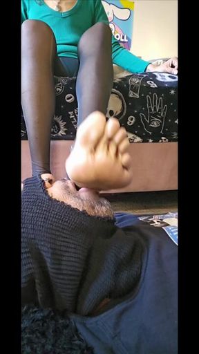 FOOTWORSHIP BANDIT: Takin them Big Feets like a Champ [ FW / LITE GAGGING]