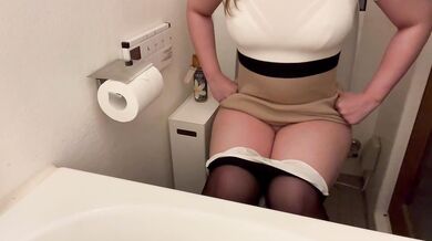 Nervous before date she pees alone in toilet