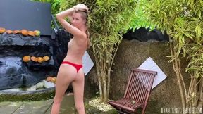 Unbelievable Surprise: POV Adventure with a Tempting Milf Outdoors!