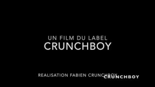 Amateur Ashley Ryder ondergaat een ruige, hardcore anale penetratie.