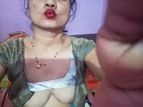 Indian Sexy Gunjan Bhabhi Show Boobs and Body