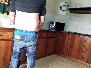 Quickie kitchen bang standing sex