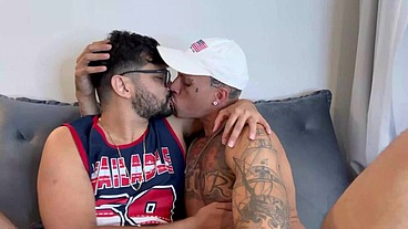 MARCOS GOIANO - FODIDO PELO TATUADO PELUDO - SEXO GAY COM CAFUÇU TATUADO - LEVEI PICA DO MALOKA TATUADO