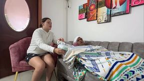 Encuentro a mi peque&ntilde_o enano enfermo decido darle un jarabe para que se mejore, pero confundo el envase y termino d&aacute_ndole uno afrodisiaco que le pone la verga muy dura y termina follandome duro.