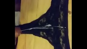 Devora y su amigo del twiter sac&aacute_ndose la leche