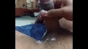 Mi amante masturbando a su primo