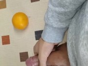 日本のゲイの男の子は彼の隣人の前で彼の巨大なコックを絞る、窓に絶頂、スパイ、盗撮、ゲイの男の子の良い体、ゲイの男、ゲイのポルノ、ゲイのクソ、口の中でゲイの精液