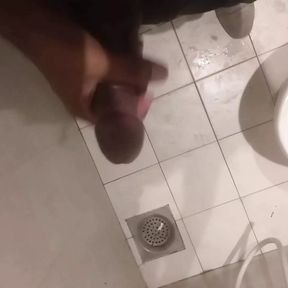 18 years old boy Mastrabating in the Office washroom porn video