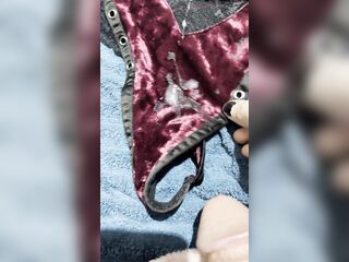 Spunk fountain on pants