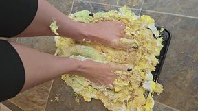 Big foot cake smash