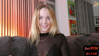 Nikole Nash recibe una penetración anal en POV con sus grandes tetas naturales rebotando