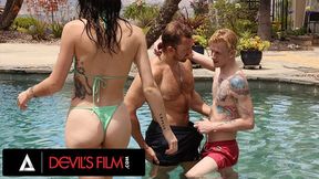 Sexy Sista's Savage Sandwich Session: Bi-Tempting Brunette Swallows Dicks And Sucks Tits To Heaven