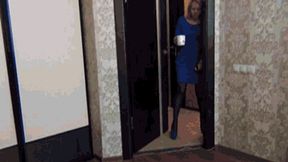 Bad working day for an employee with a weak leg d