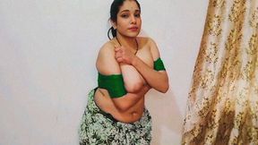 Indian Bhabhi Satisfied Her Pussy and Then