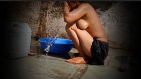 Outside the outdoor house, in the courtyard, the stepsister is bathing openly completely naked, the very beautiful slender waist