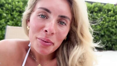 Britt Bombshell Bonnie Blue Whoring At The Pool