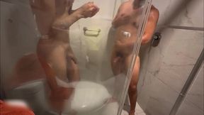 joven mexicano caliente se deja follar por 2 machos deseosos de culo.