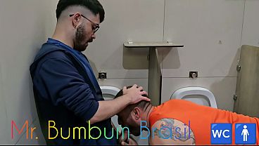 MACHOS FAZENDO SEXO EM BANHEIROS P&Uacute_BLICOS